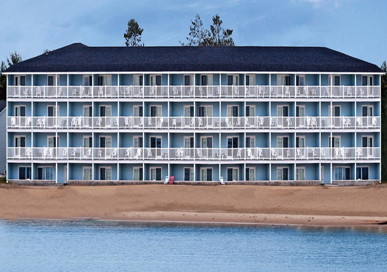 FAIRVIEW BEACHFRONT INN & WATERPARK 2⋆ ::: MACKINAW CITY, MI ::: COMPARE  HOTEL RATES